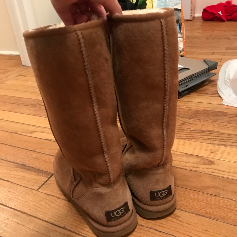 UGG Boots Classic - Chestnut Size 9